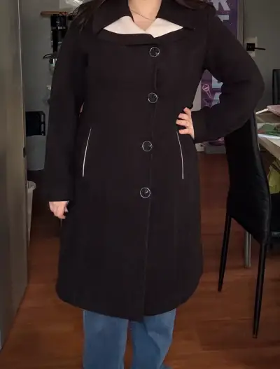 Abrigo negro elegante - miniatura 1