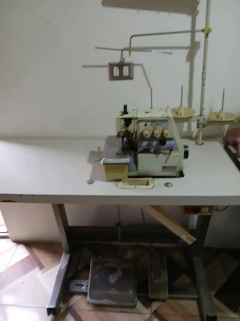 Máquina de coser industrial - 1