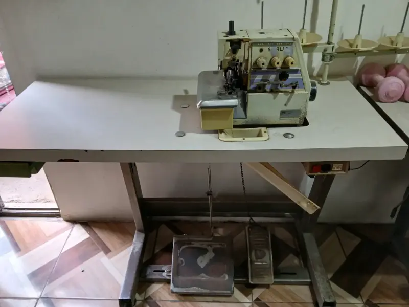 Máquina de coser industrial - 2