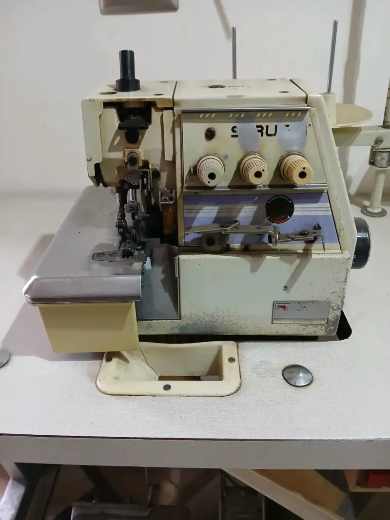 Máquina de coser industrial - 3