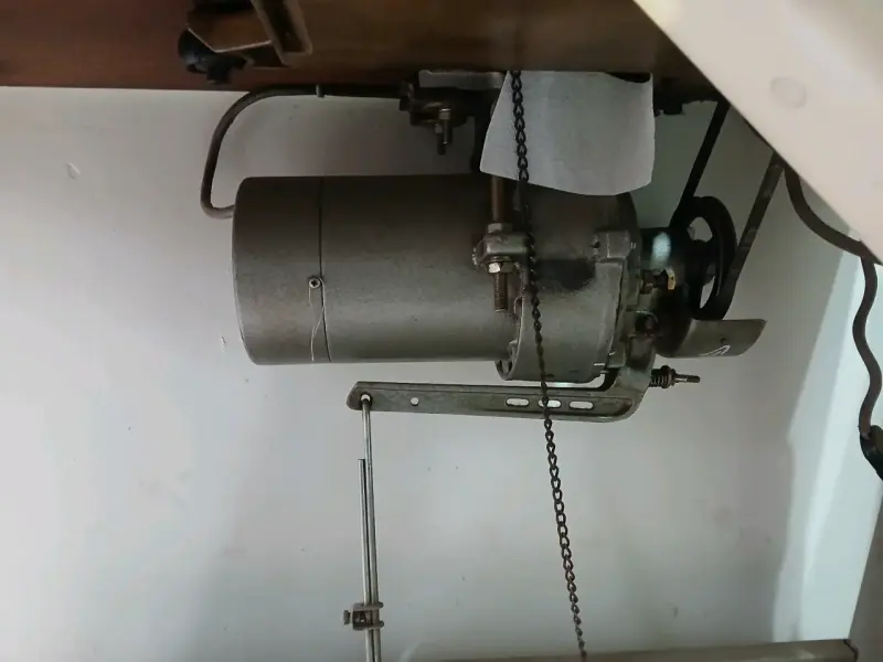 Máquina de coser industrial - 4