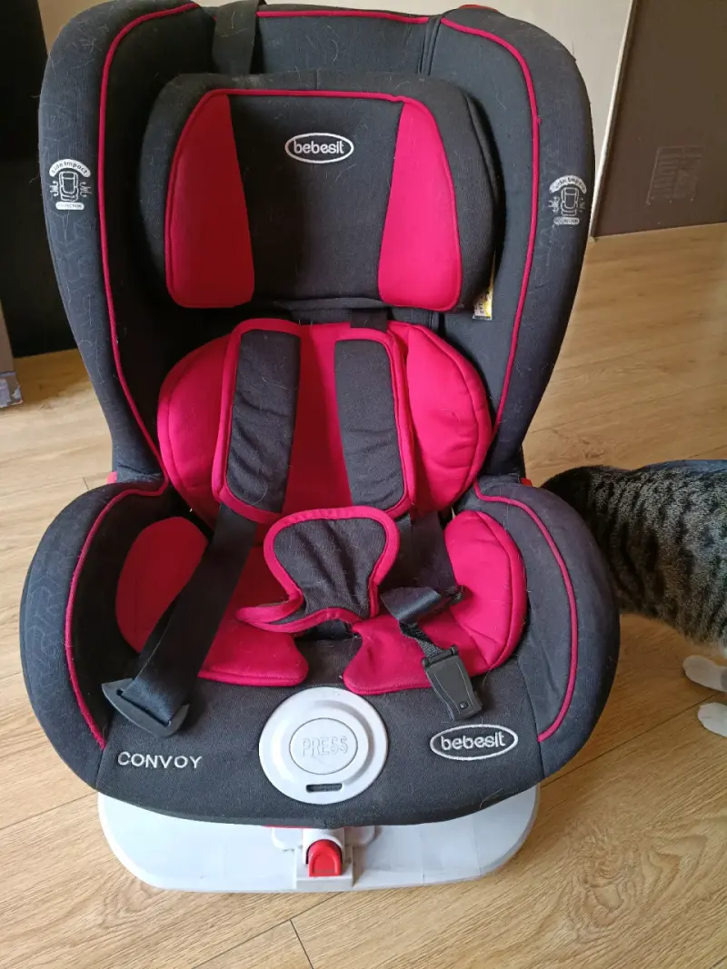 Silla de auto roja BebeSiti - 4