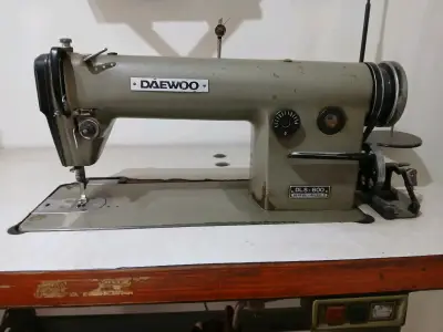 Máquina de coser Daewoo industrial - miniatura 2