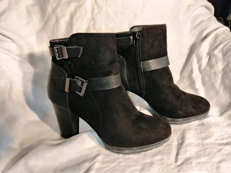 Botines negros de cuero - 1