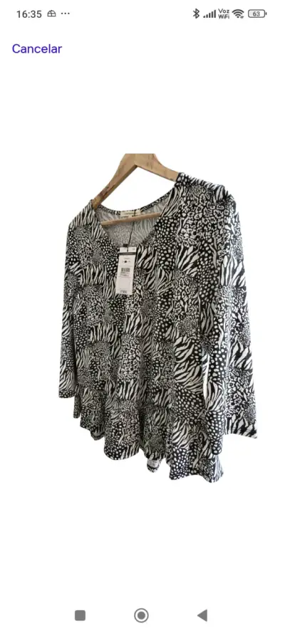 Blusa estampada blanco y negro - miniatura 2