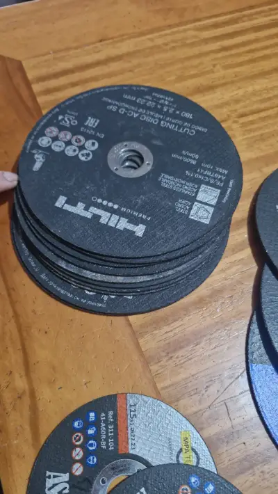 Discos de cortes y taladro percutor - miniatura 1