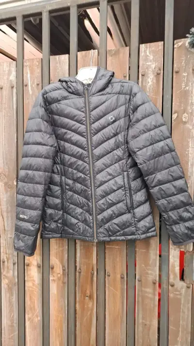 Chaqueta negra de plumas - miniatura 1