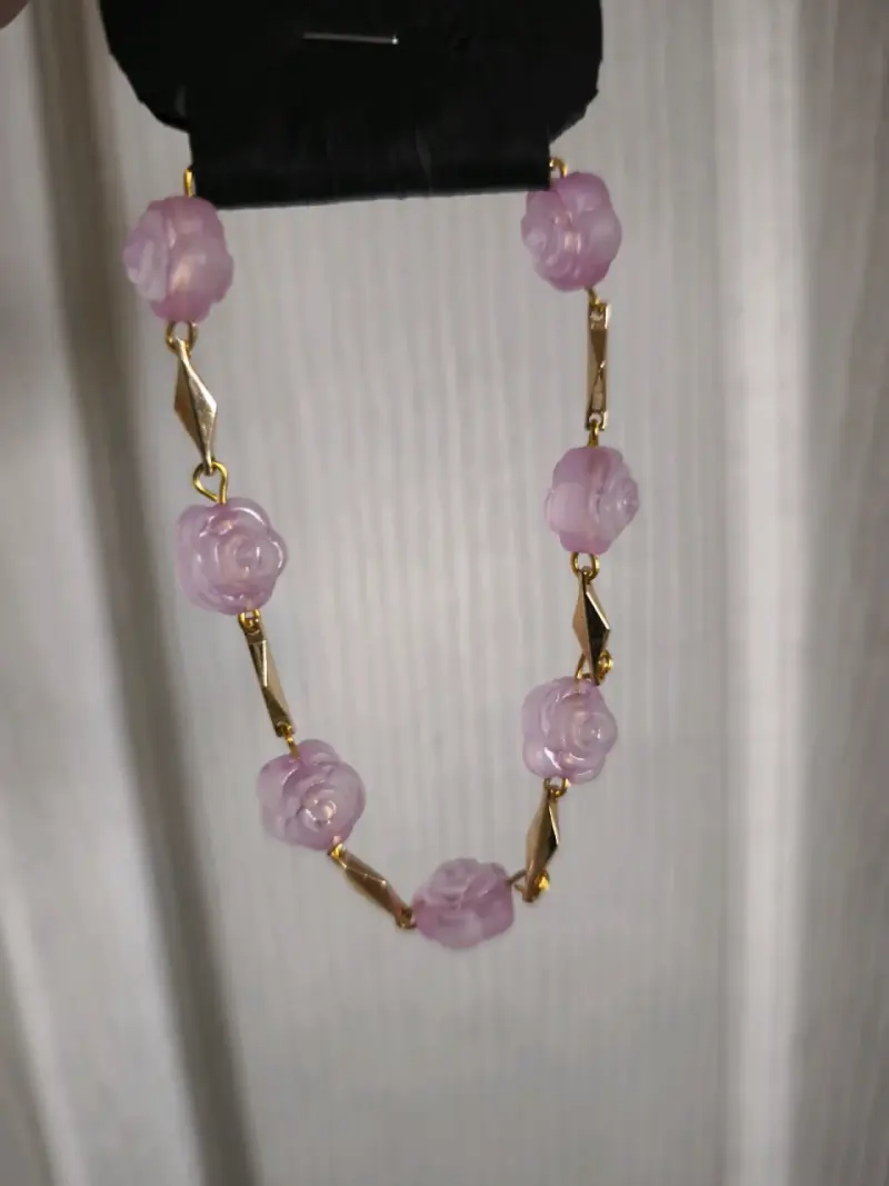 Collar de rosas rosas