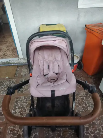 Coche de bebé rosado - miniatura 1