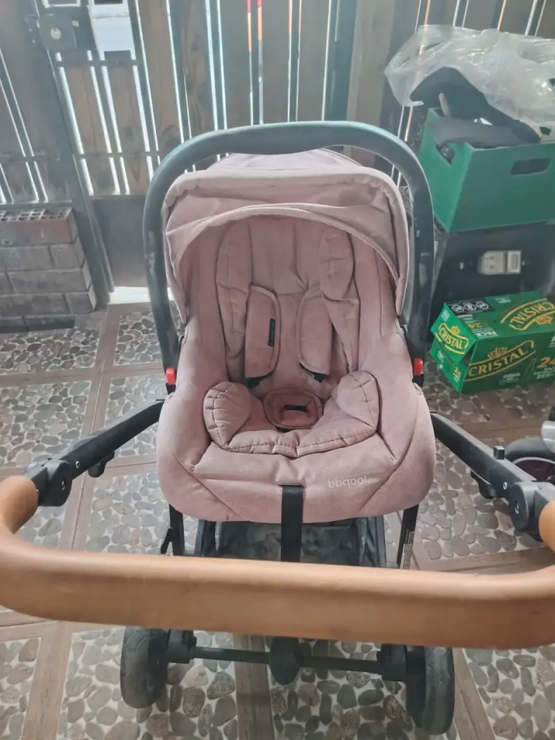 Coche de bebé rosado - 5