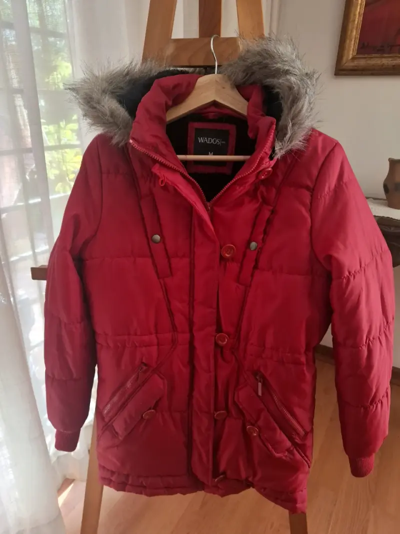 Parka roja con capucha de piel - 1