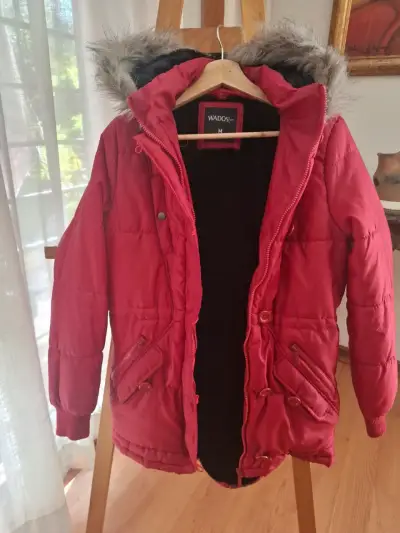 Parka roja con capucha de piel - miniatura 2
