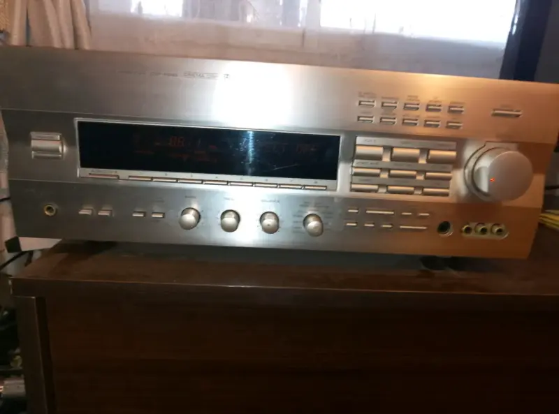 Receptor amplificador Yamaha plateado - 1