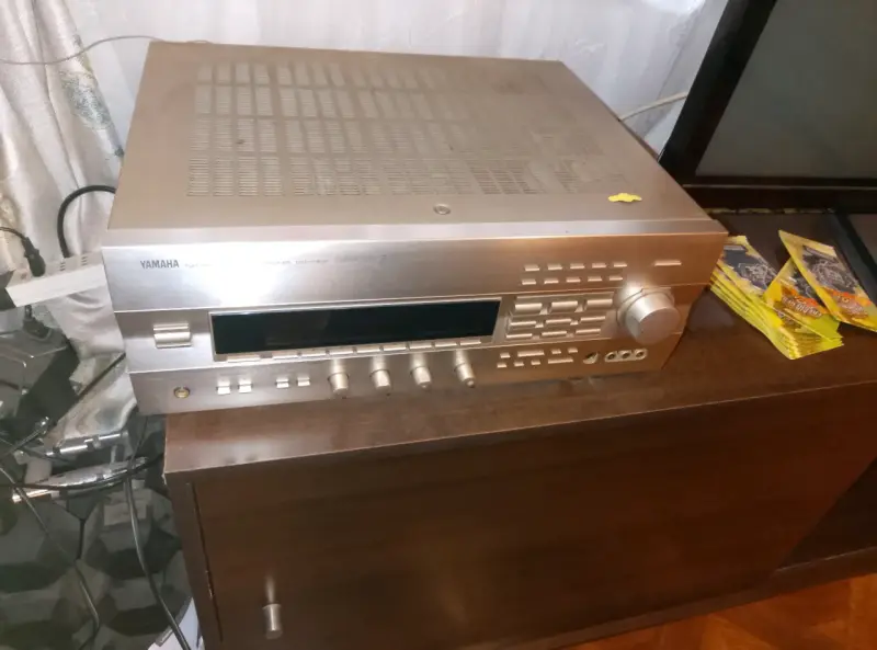 Receptor amplificador Yamaha plateado - 1