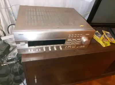 Receptor amplificador Yamaha plateado - miniatura 1