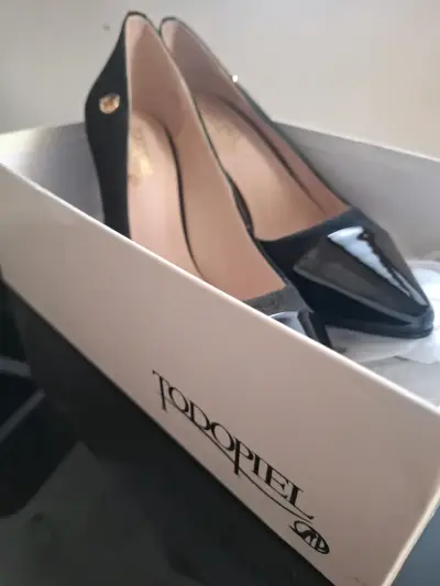 Zapatos negros de tacón alto - miniatura 3