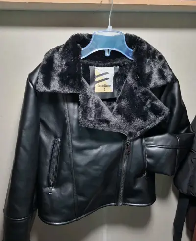 Chaqueta negra - miniatura 1