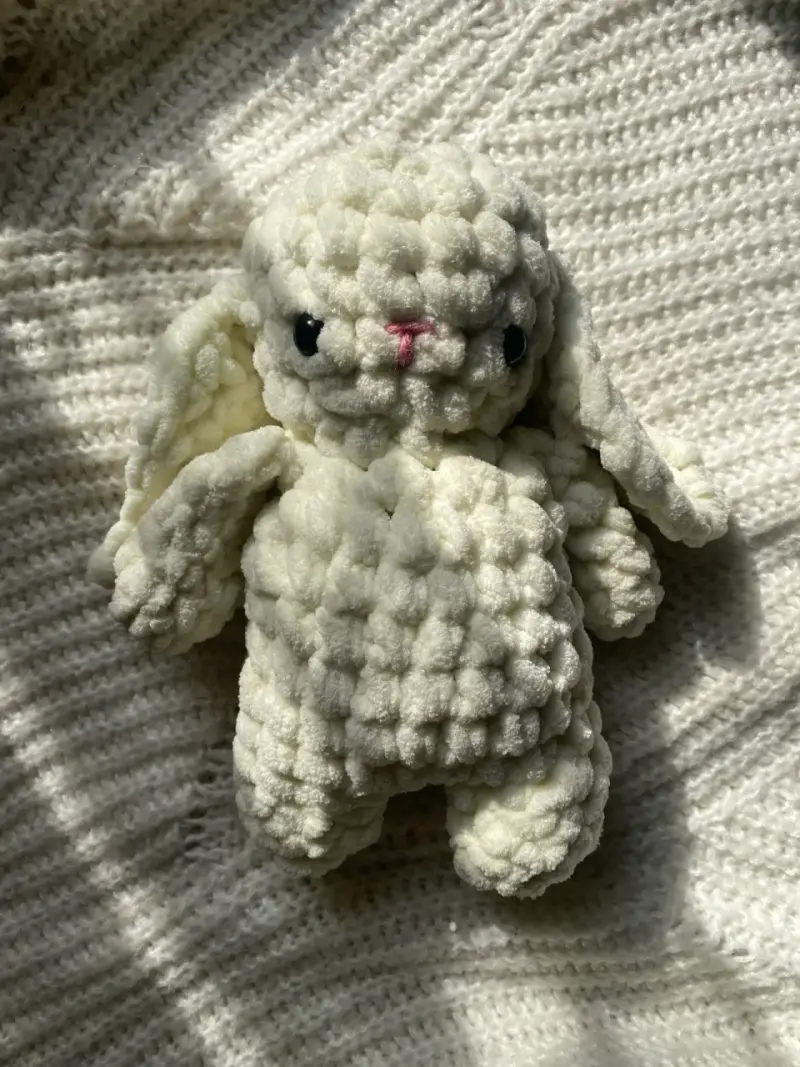 Peluche conejo blanco crochet - 1