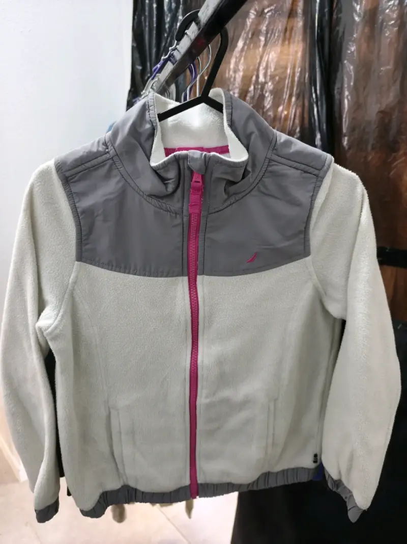 Chaqueta polar gris con capucha nautica - 1