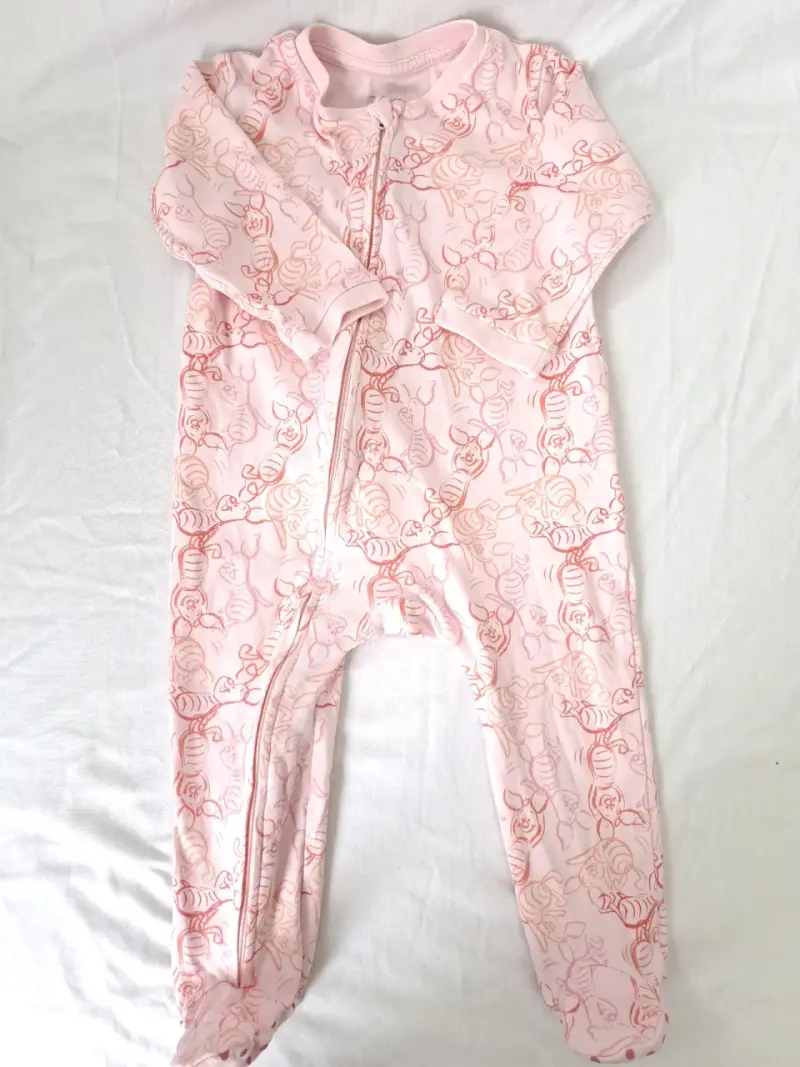 Enterito rosado de bebé con estampado