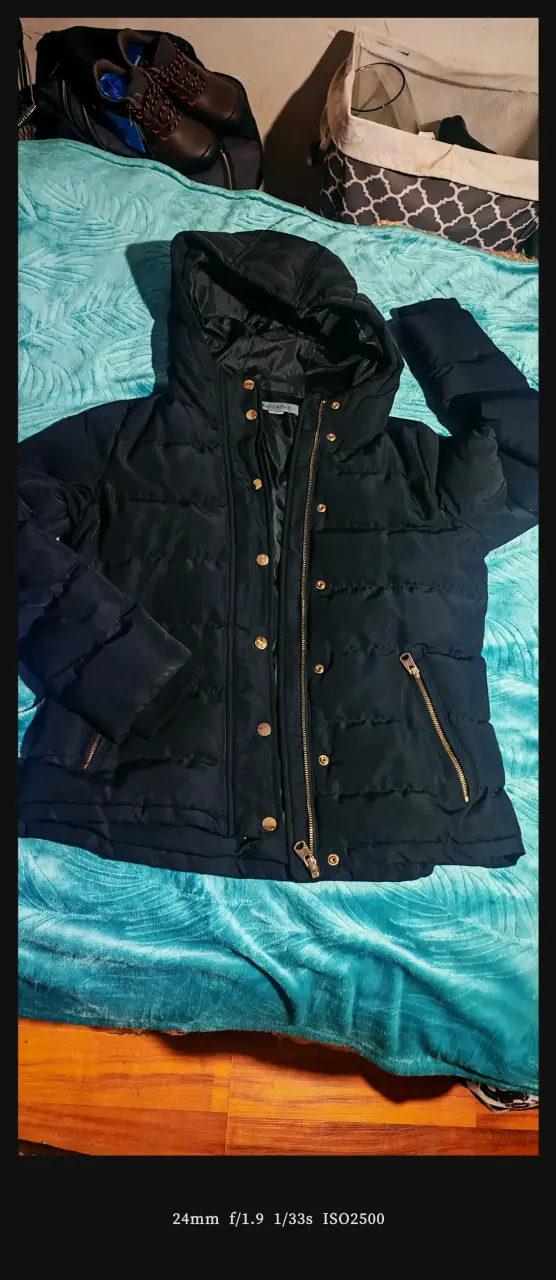 Chaqueta acolchada negra con capucha - 5
