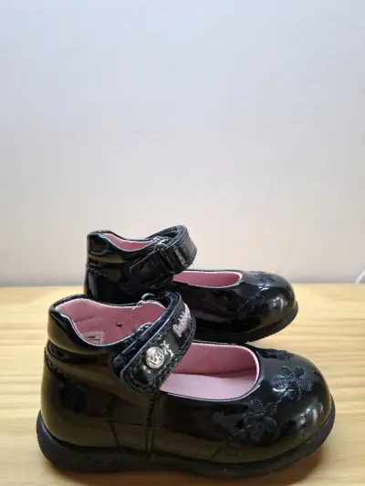 Zapatos negros charol para niñas - miniatura 1