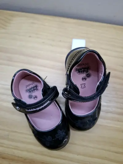 Zapatos negros charol para niñas - miniatura 2