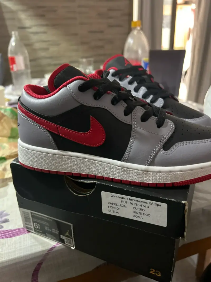 Zapatillas deportivas grises y rojas - 3