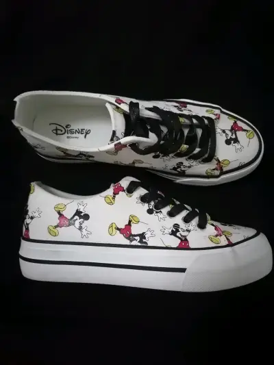 Ropa zapatillas nuevas y poco uso - miniatura 3