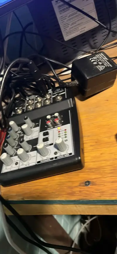 Mezclador de audio compacto - miniatura 1