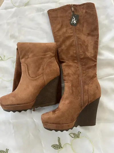 Botas marrones de cuña nuevas - miniatura 1