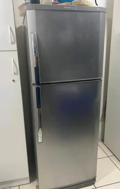 Refrigerador LG gris en buen estado - miniatura 1