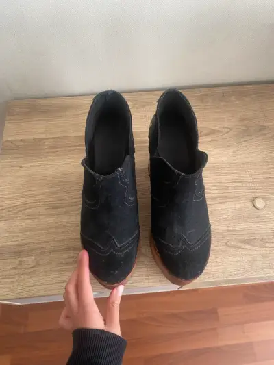 Botines negros de gamuza con taco alto - miniatura 3
