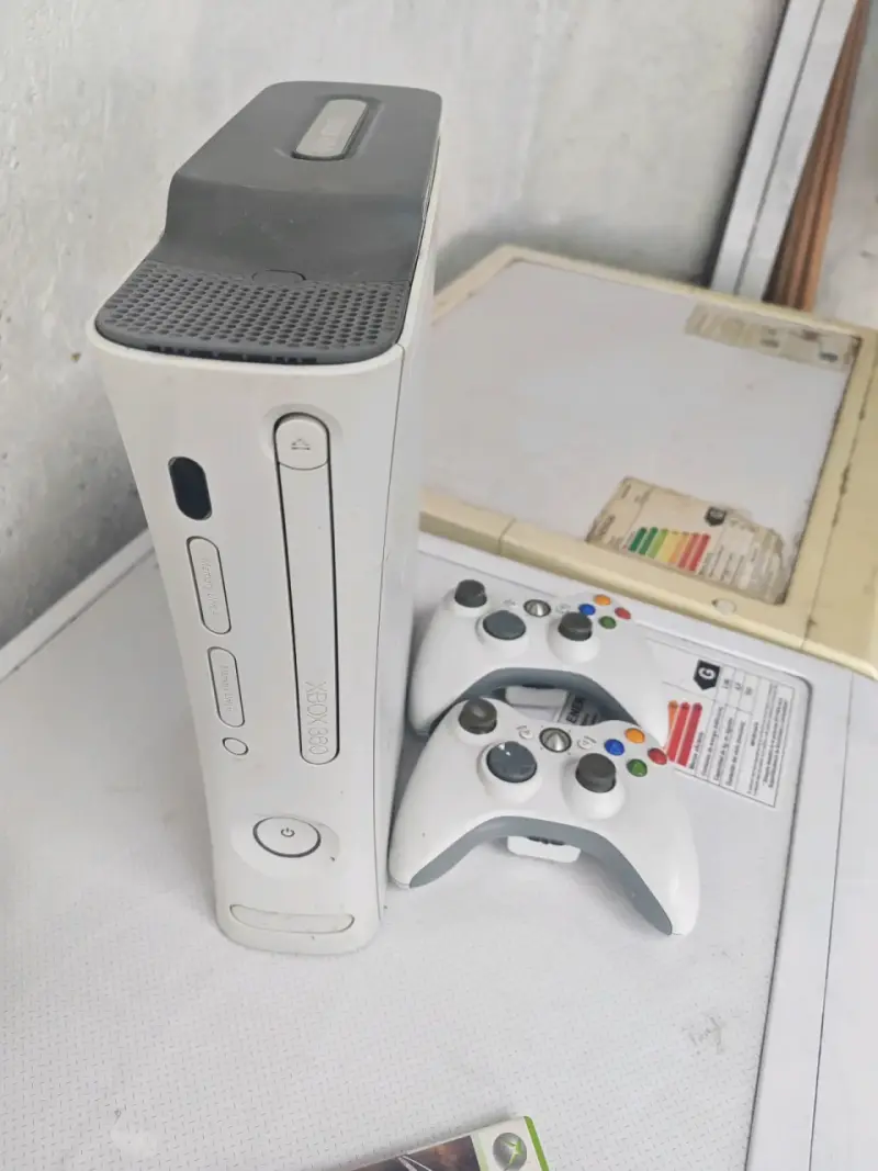 Consola Xbox 360 con mandos