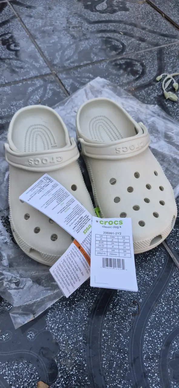 Sandalias Crocs clásicas moradas - 2