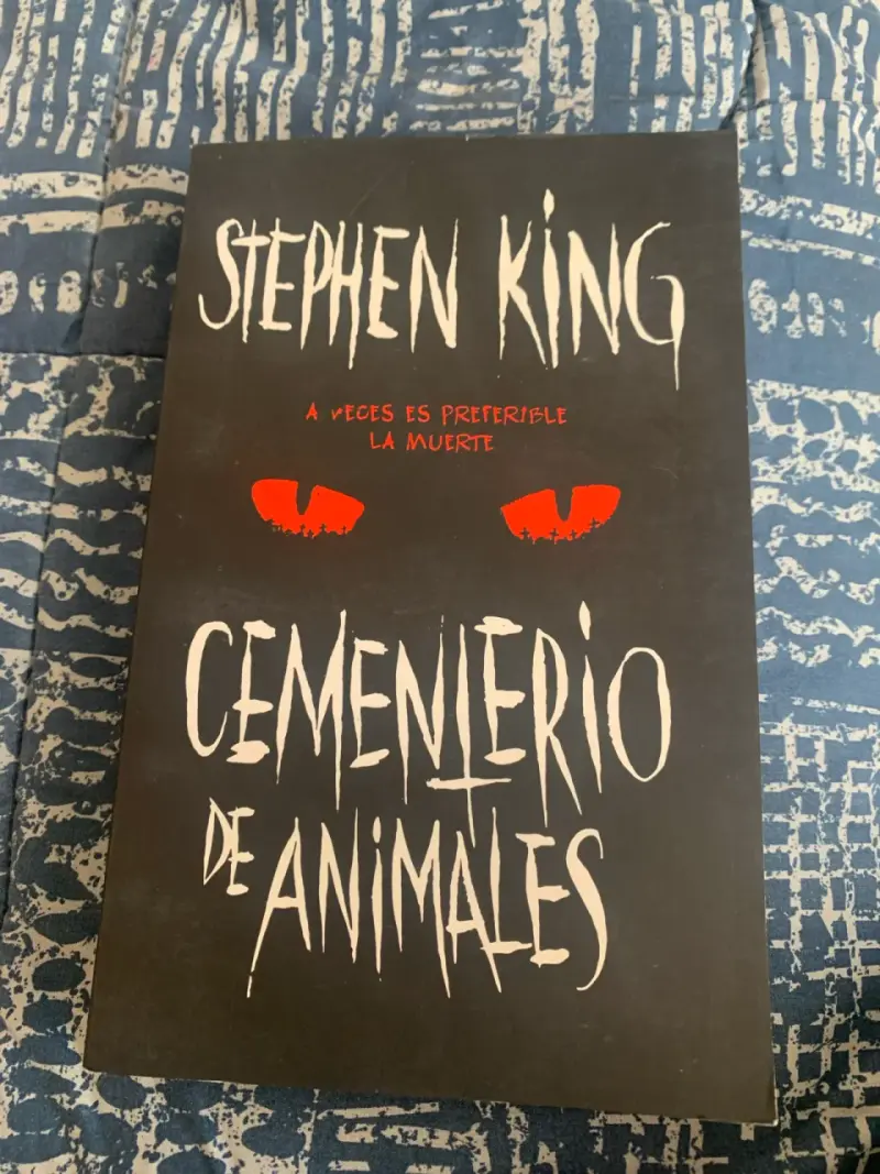 Libro Cementerio de Animales - 1