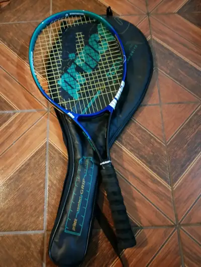 Raqueta de tenis con funda - miniatura 1