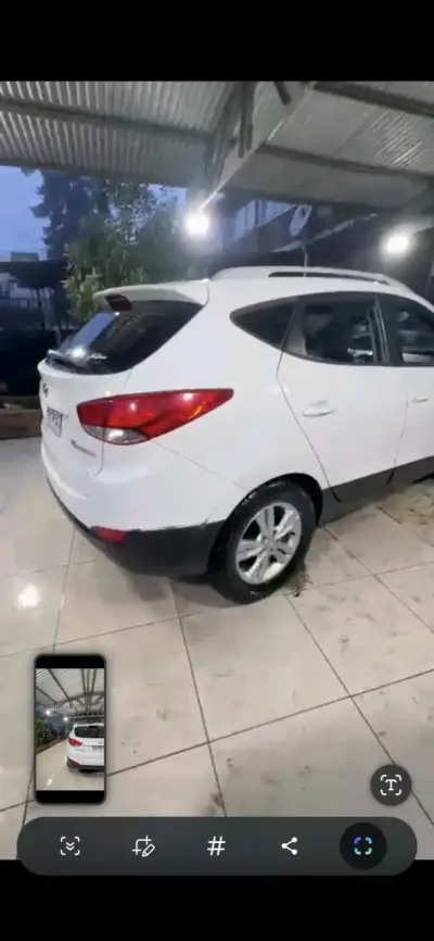 SUV blanco en buen estado - miniatura 2