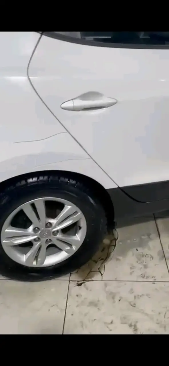 SUV blanco en buen estado - 3