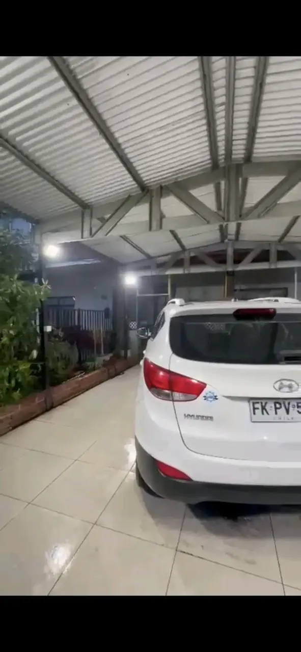 SUV blanco en buen estado - 4