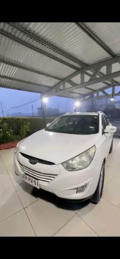SUV blanco en buen estado - miniatura 5