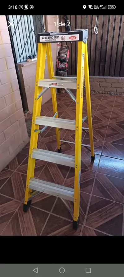 Escalera de aluminio amarilla - miniatura 1