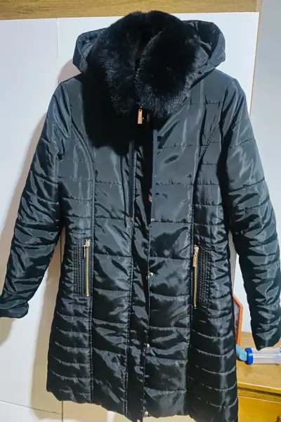 Chaqueta  negro acolchado con capucha - miniatura 1