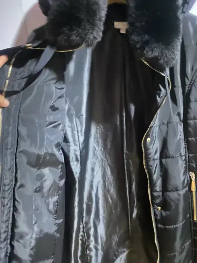 Chaqueta  negro acolchado con capucha - miniatura 3