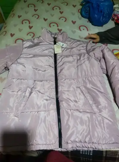 Chaqueta rosada acolchada nueva - miniatura 1