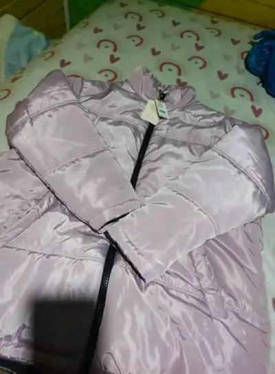 Chaqueta rosada acolchada nueva - miniatura 3