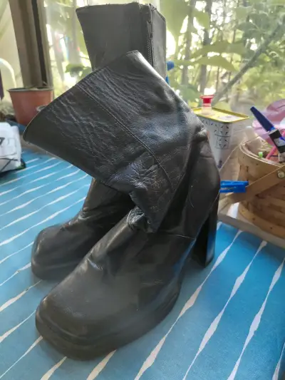 2 pares de botas de cuero cafe y negras talla 35 - miniatura 2