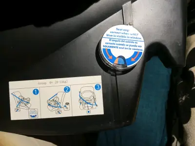 Silla para auto infantil negra - miniatura 4