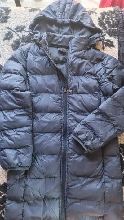 Chaqueta acolchada azul con capucha - miniatura 1