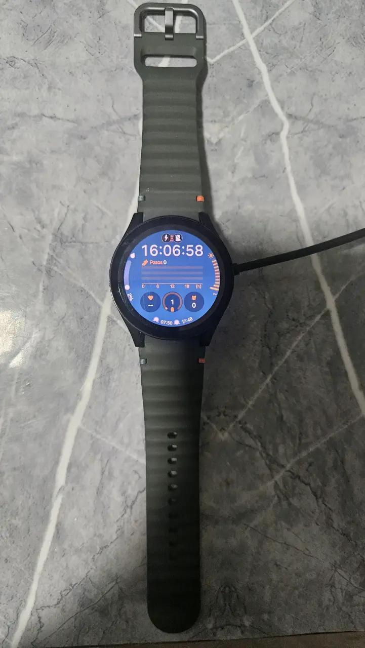 Reloj inteligente negro deportivo - 1